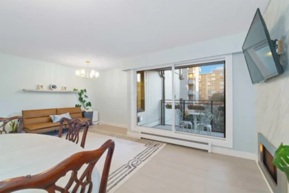Kitchen Photo of 206 1340 Duchess Avenue, West Vancouver, BC