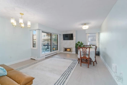 206 1340 Duchess Avenue, West Vancouver, BC