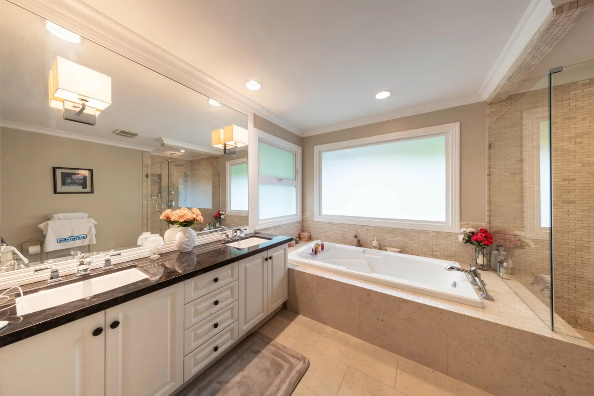 Hallway Photo of 2065 132a Street, Surrey, BC