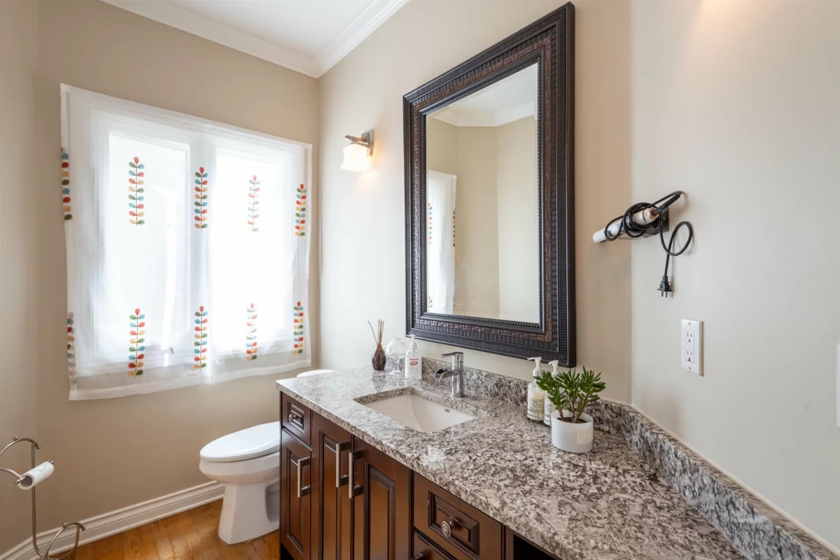Powder Room Photo of 2065 132a Street, Surrey, BC