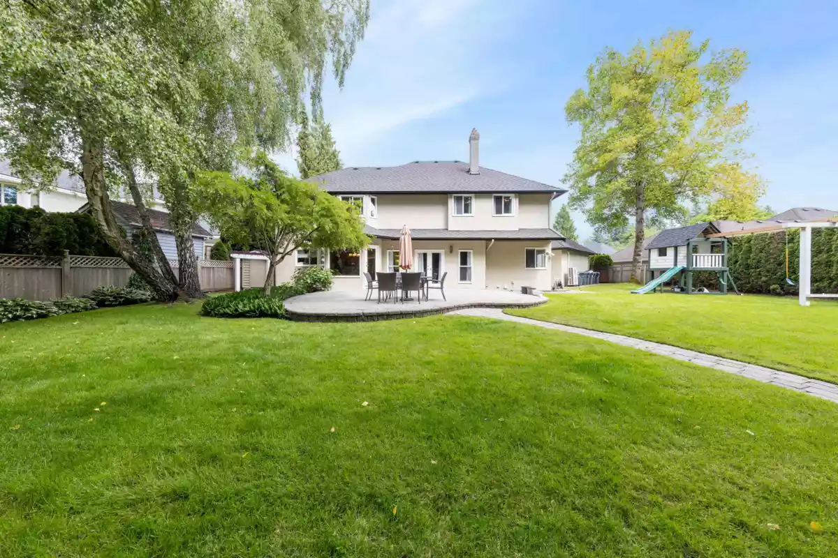 Swimming Pool Photo of 2065 132a Street, Surrey, BC