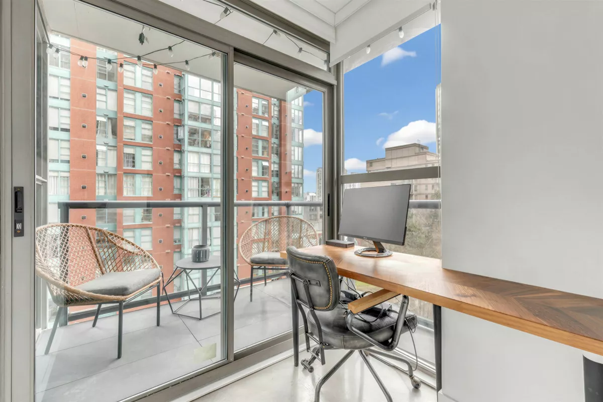 Kitchen Photo of 505 928 Richards Street, Vancouver, BC