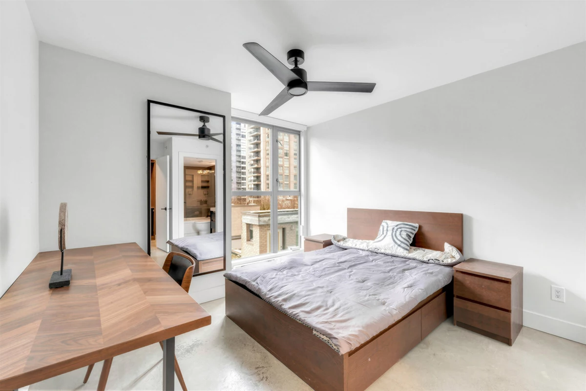 Walk-In Closet Photo of 505 928 Richards Street, Vancouver, BC