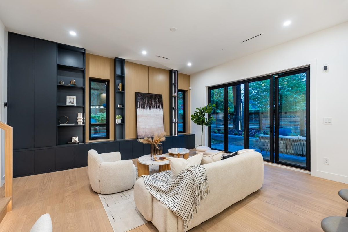Dining Area Photo of 487 E 31 Avenue, Vancouver, BC