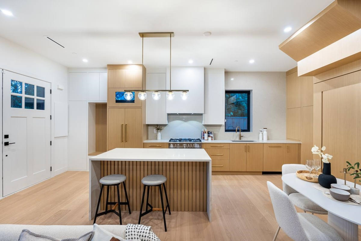 Primary Bathroom Photo of 487 E 31 Avenue, Vancouver, BC