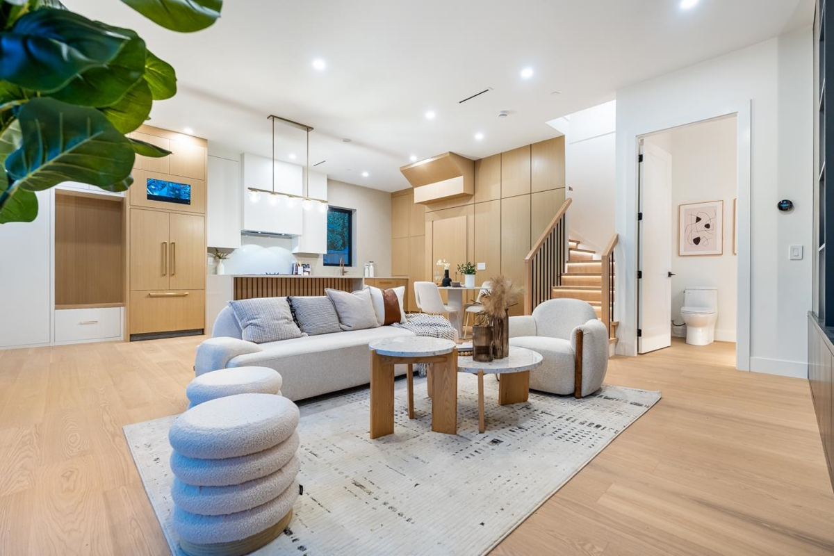 Walk-In Closet Photo of 487 E 31 Avenue, Vancouver, BC