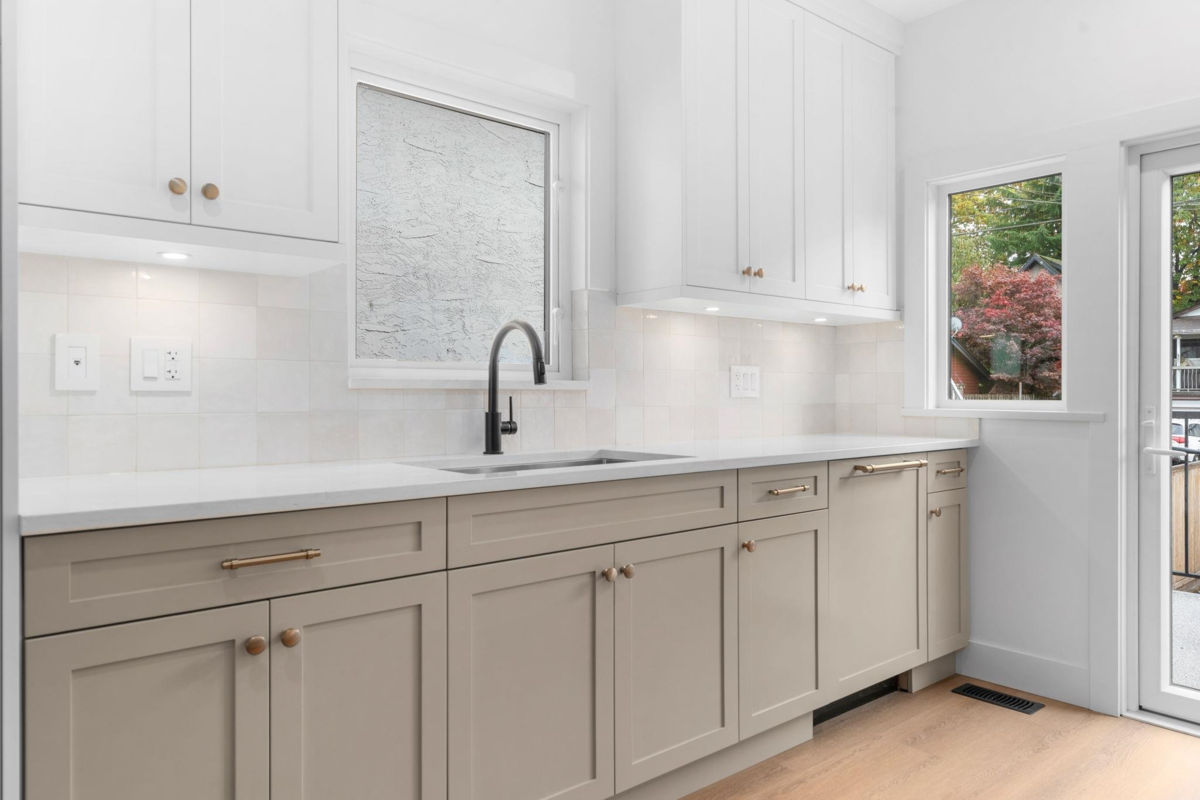 Breakfast Nook Photo of 2530 Mcgill Street, Vancouver, BC