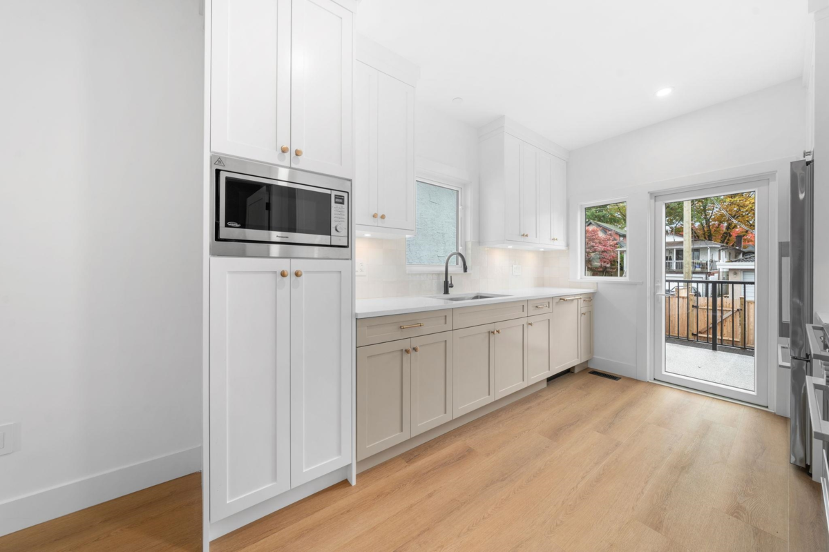 Dining Area Photo of 2530 Mcgill Street, Vancouver, BC