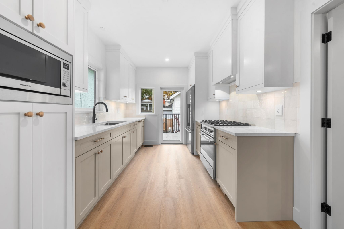 Kitchen Photo of 2530 Mcgill Street, Vancouver, BC