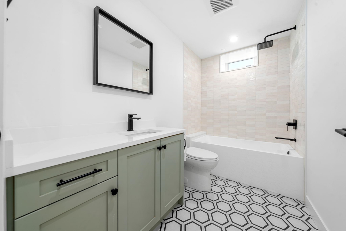 Powder Room Photo of 2530 Mcgill Street, Vancouver, BC