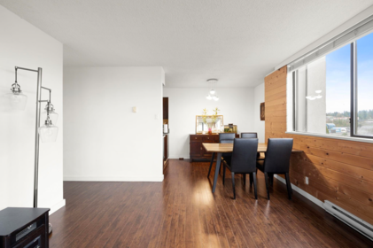 Breakfast Nook Photo of 1306 9521 Cardston Court, Burnaby, BC