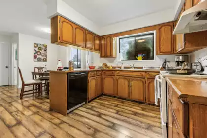 Kitchen Photo of 6396 Sumas Prairie Road, Chilliwack, BC