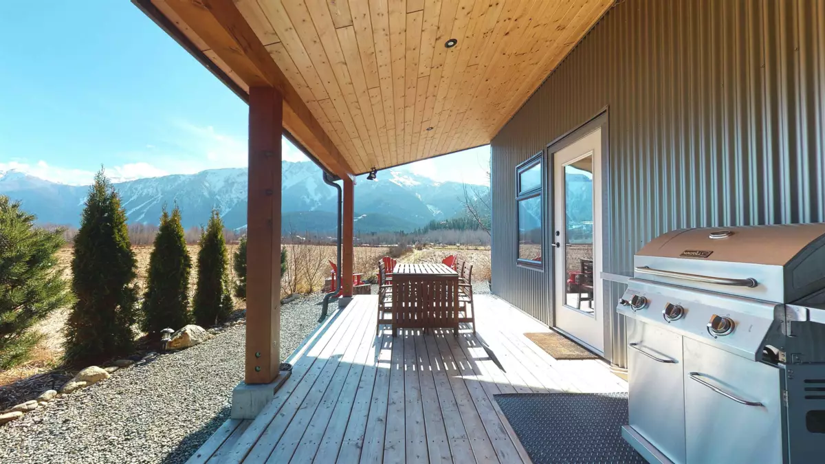 Breakfast Nook Photo of 1380 Collins Road, Pemberton, BC