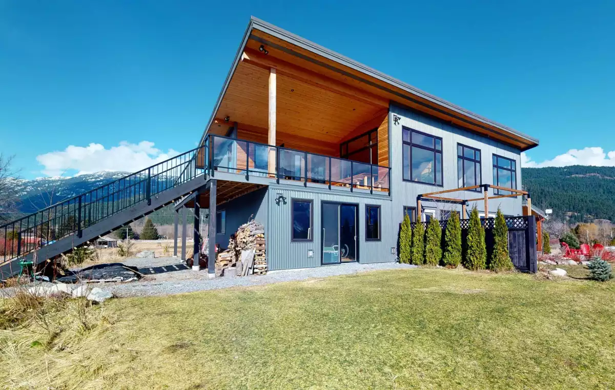 Dining Area Photo of 1380 Collins Road, Pemberton, BC