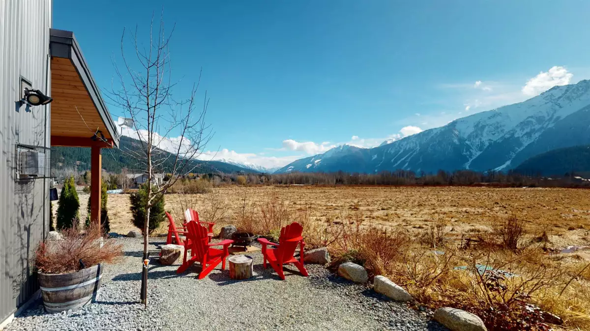 Kitchen Photo of 1380 Collins Road, Pemberton, BC