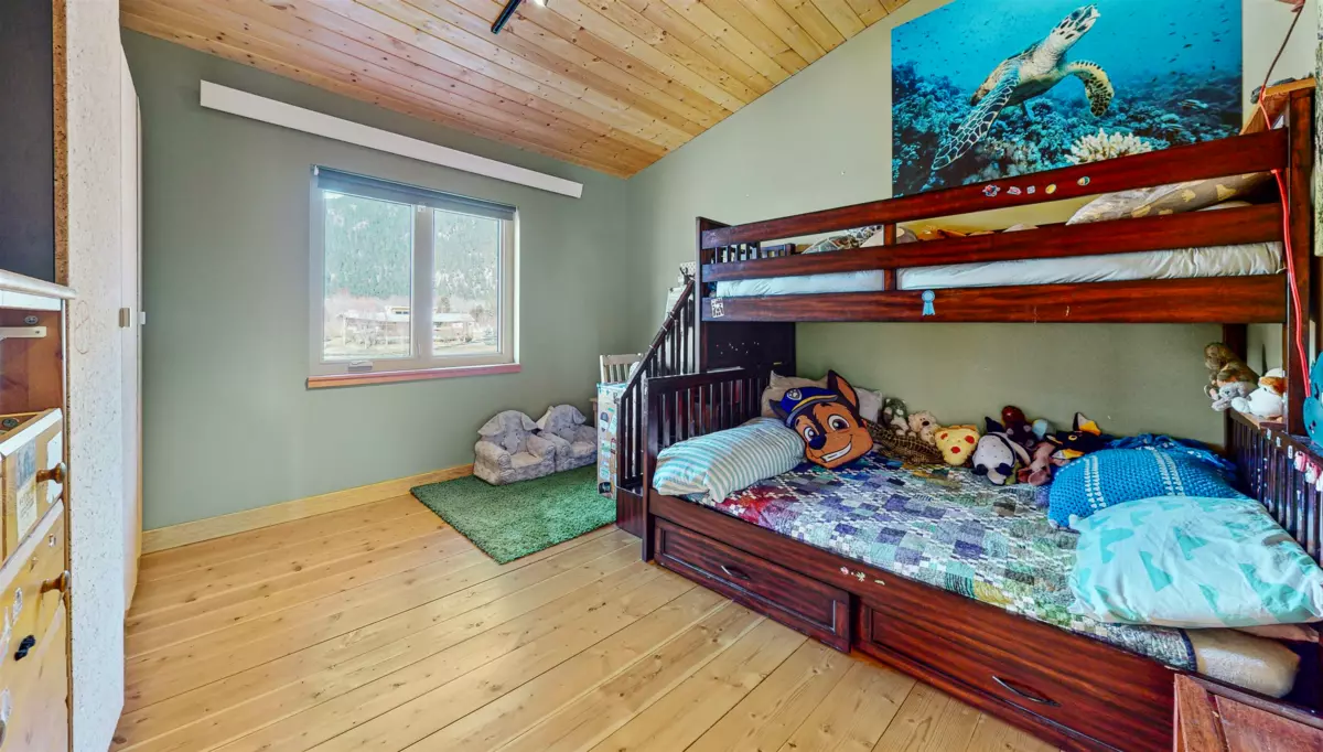 Laundry Room Photo of 1380 Collins Road, Pemberton, BC