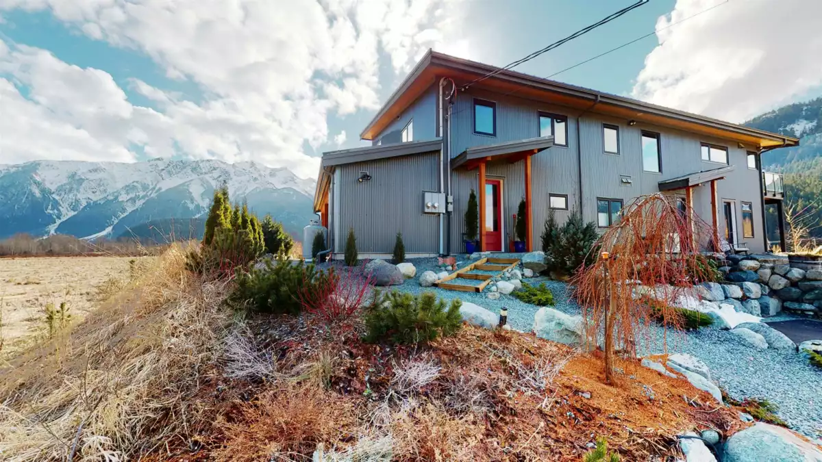 Living Room Photo of 1380 Collins Road, Pemberton, BC