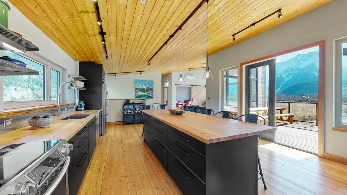 Powder Room Photo of 1380 Collins Road, Pemberton, BC