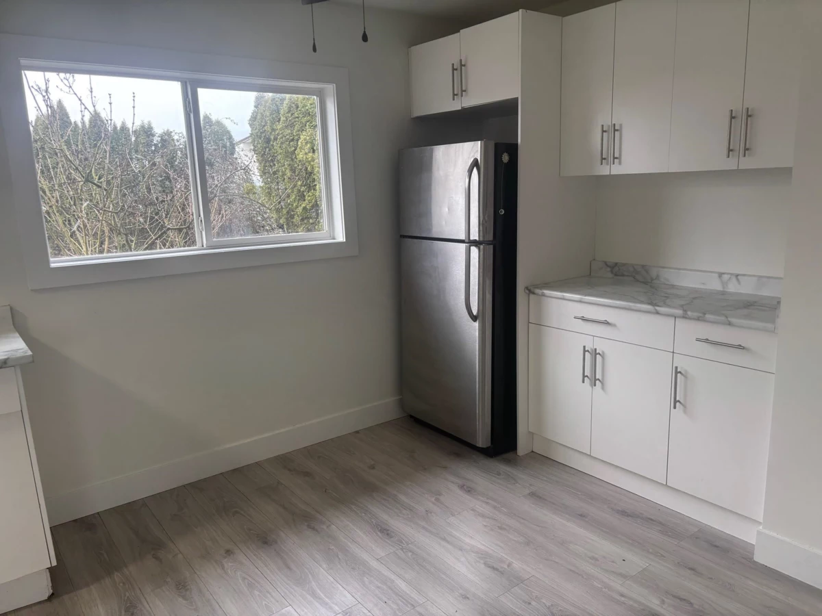 Kitchen Island Photo of 9122 Hiebert Street, Chilliwack, BC