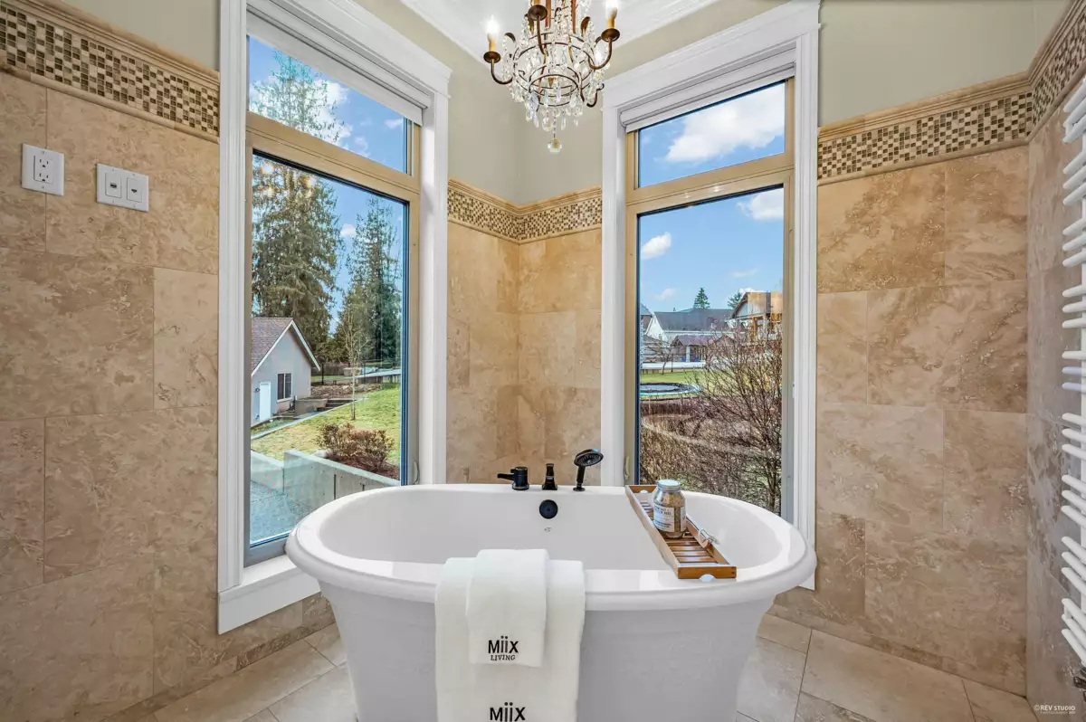 Hallway Photo of 12055 265a Street, Maple Ridge, BC