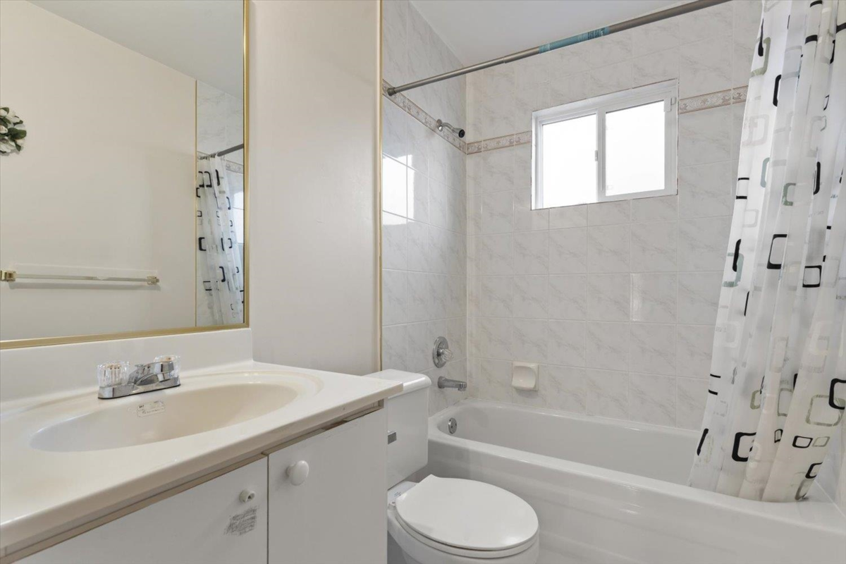 Garage Interior Photo of 31301 Ridgeview Drive, Abbotsford, BC