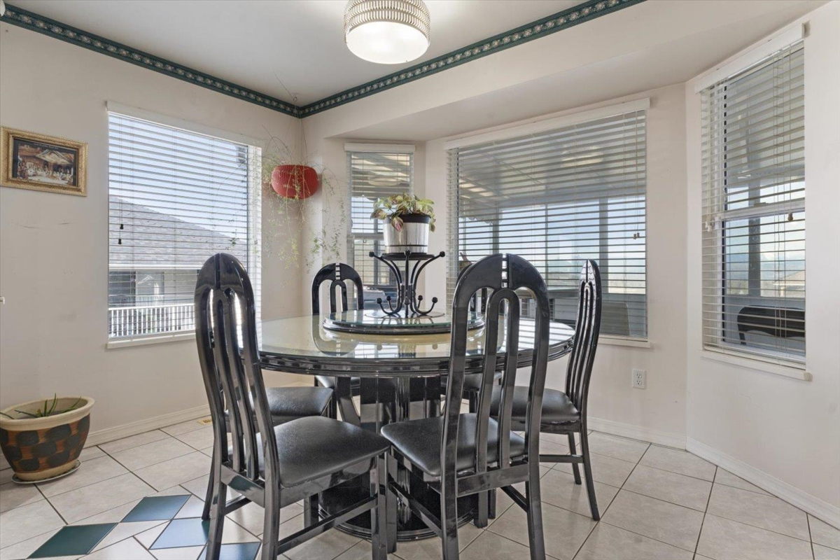 Guest Bathroom Photo of 31301 Ridgeview Drive, Abbotsford, BC