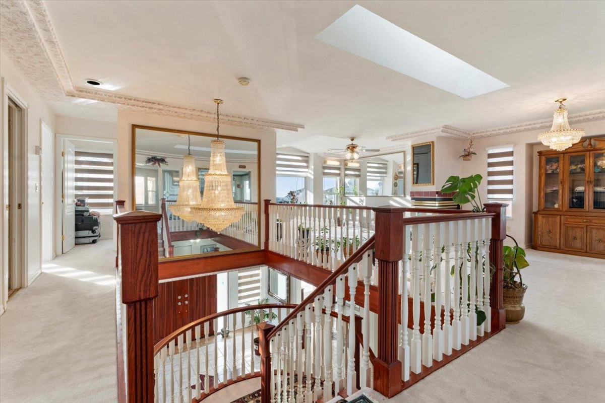 Kitchen Island Photo of 31301 Ridgeview Drive, Abbotsford, BC
