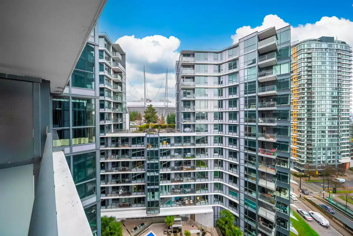 Backyard Photo of 1507 68 Smithe Street, Vancouver, BC