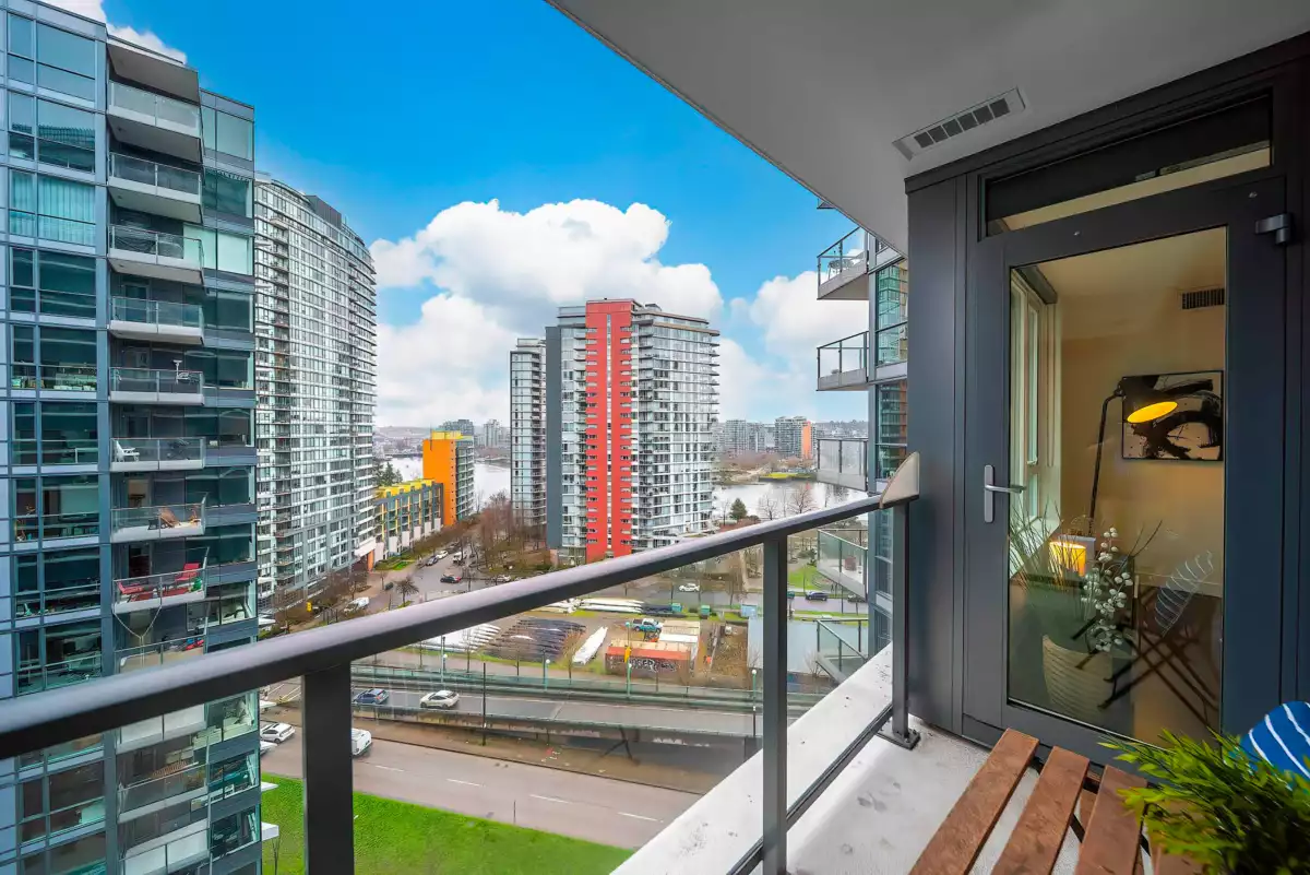 Garden / Landscaping Photo of 1507 68 Smithe Street, Vancouver, BC