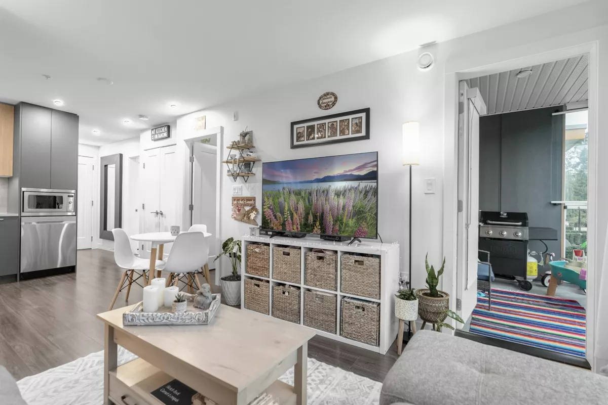 Kitchen Island Photo of B318 31940 Raven Avenue, Mission, BC