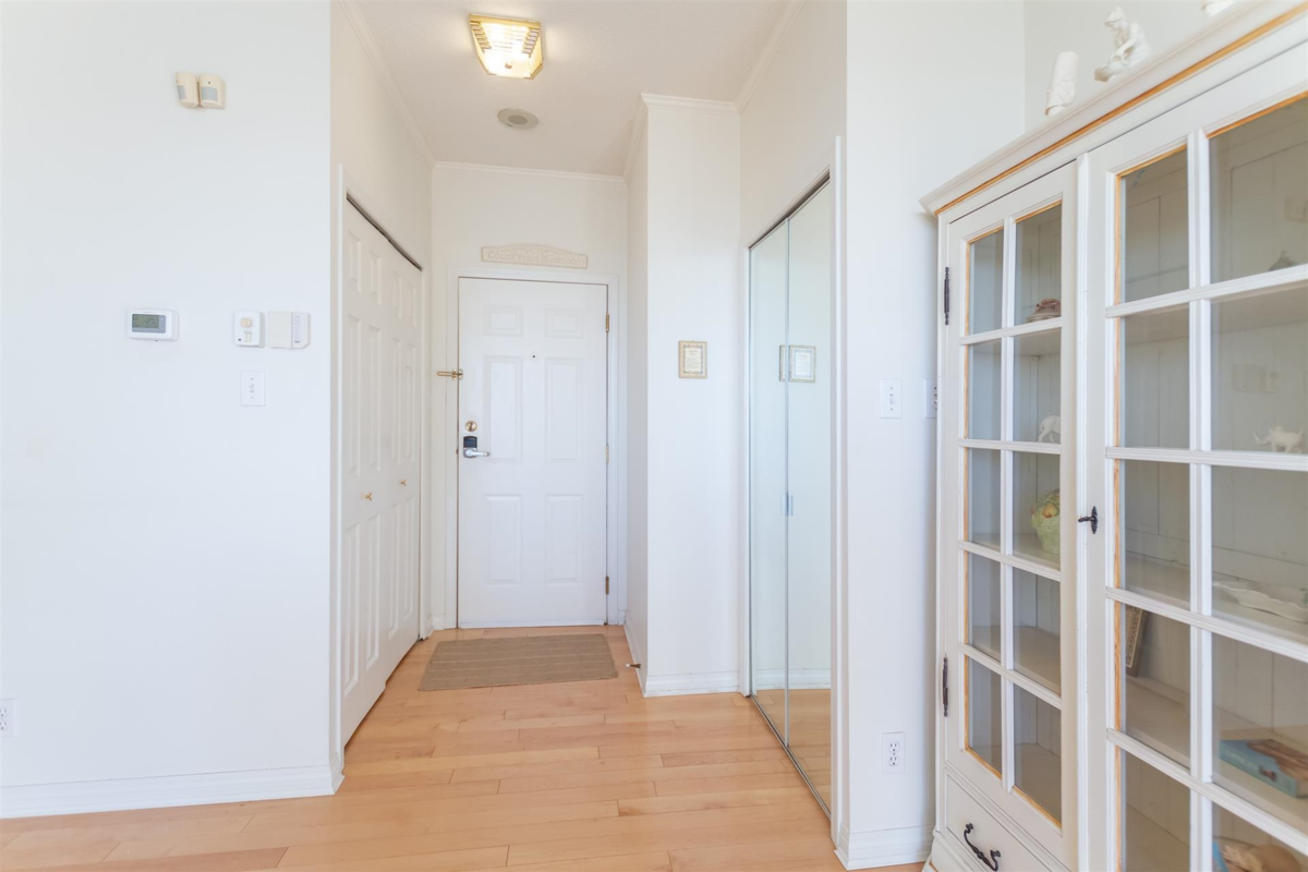 Powder Room Photo of 2302 6188 Patterson Avenue, Burnaby, BC