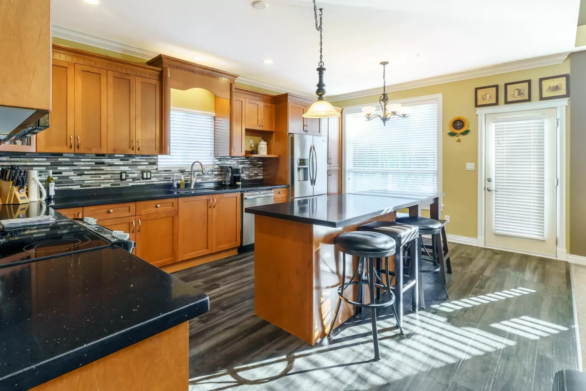 Kitchen Island Photo of 19178 117a Avenue, Pitt Meadows, BC