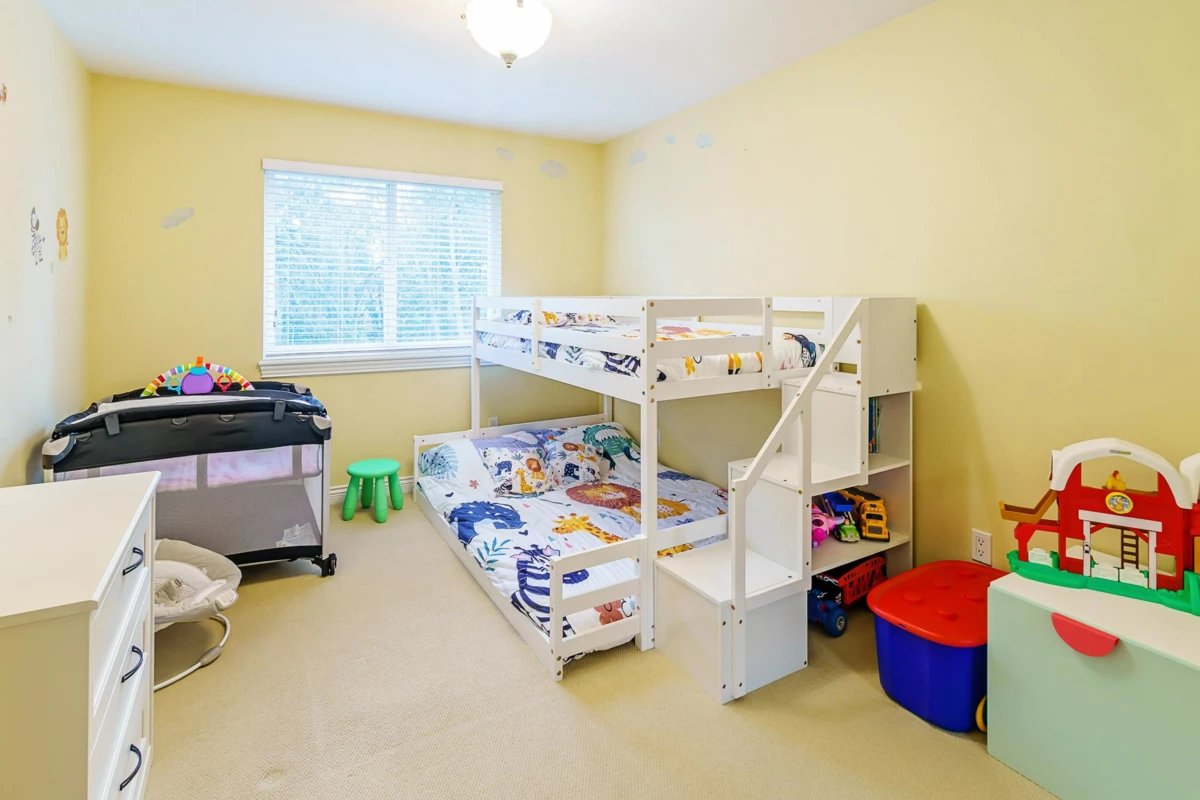Powder Room Photo of 19178 117a Avenue, Pitt Meadows, BC