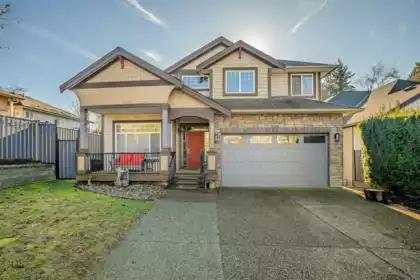 Front exterior of 19178 117a Avenue, Pitt Meadows, BC