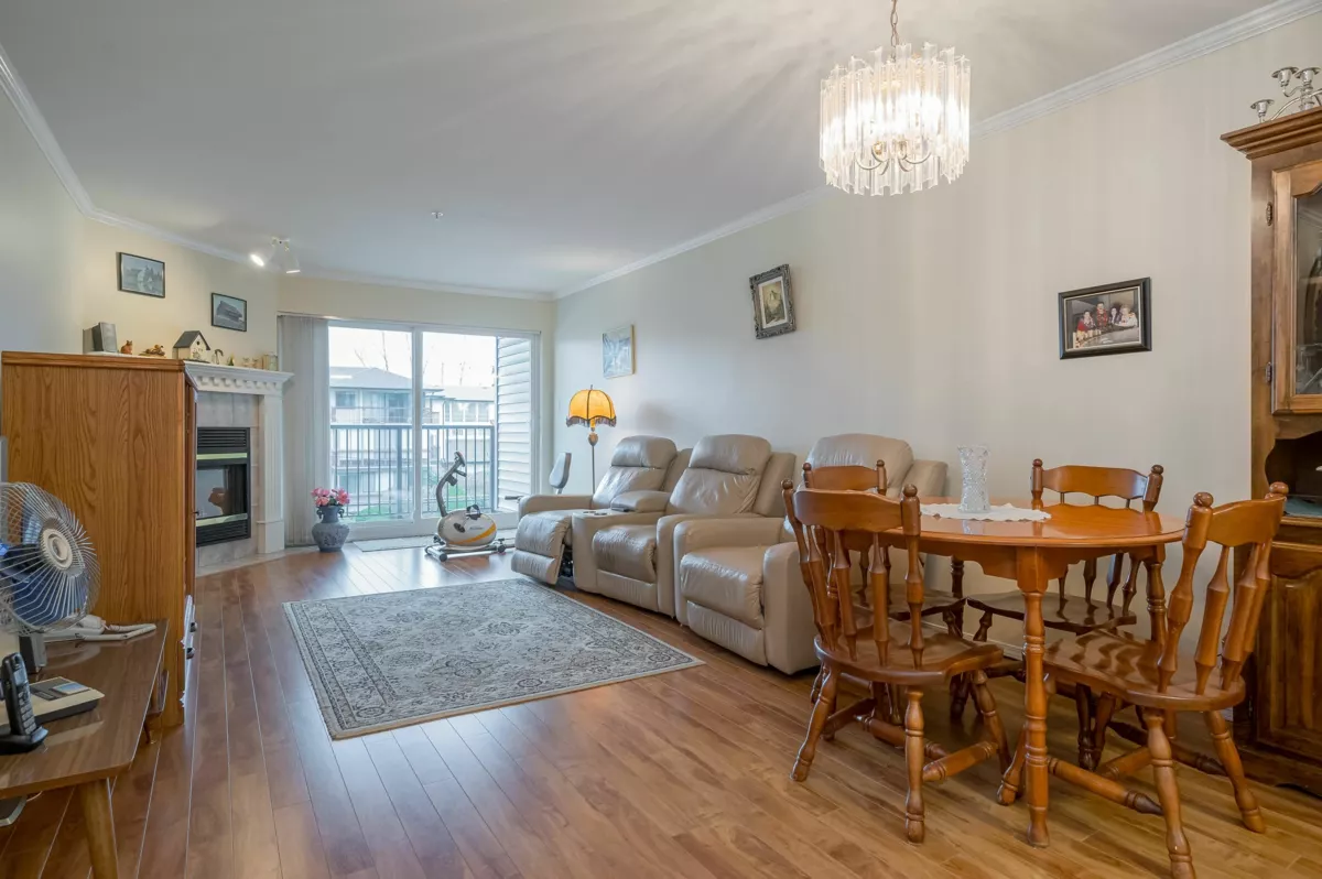 Dining Area Photo of 315 32044 Old Yale Road, Abbotsford, BC