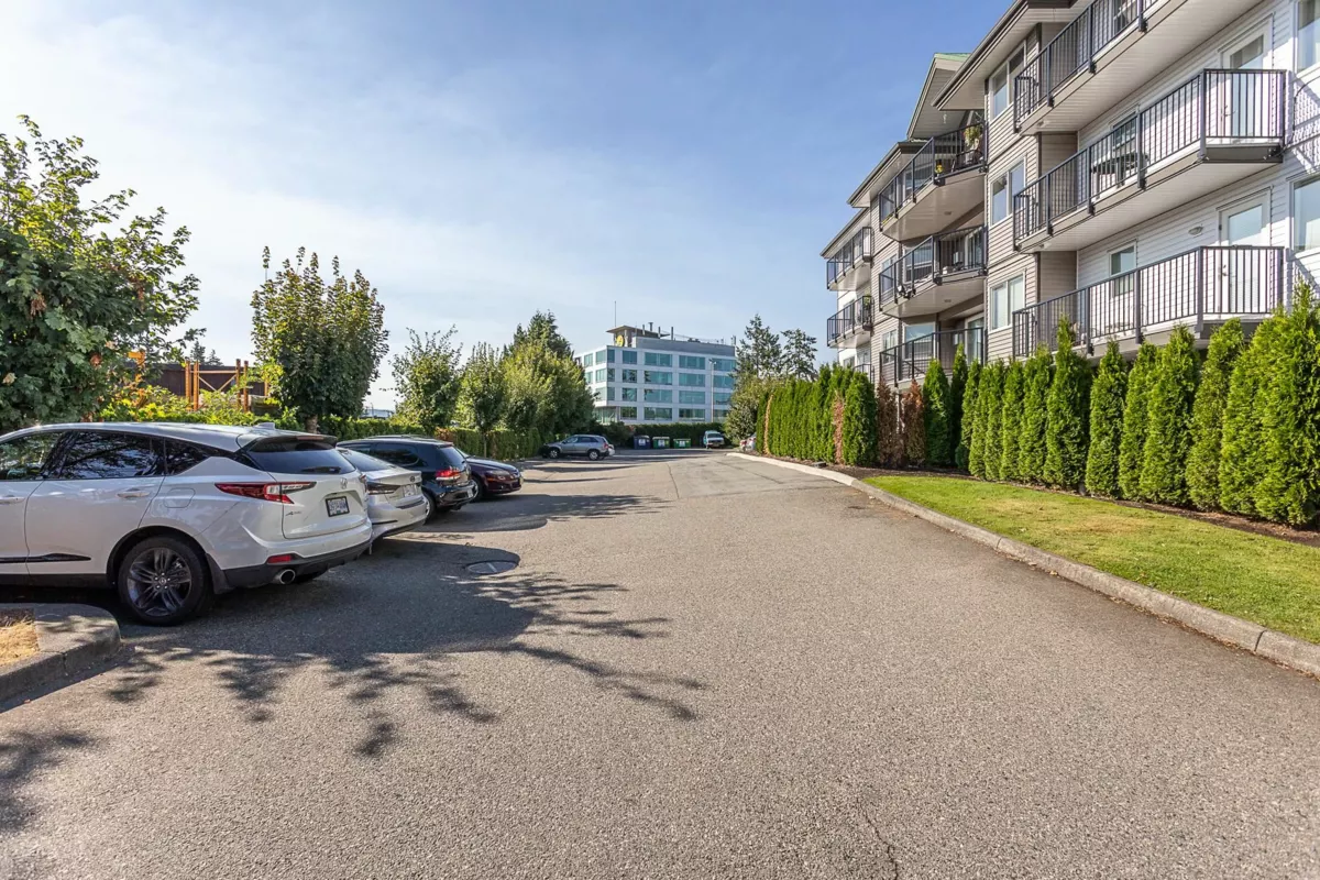 Hot Tub / Spa Photo of 315 32044 Old Yale Road, Abbotsford, BC