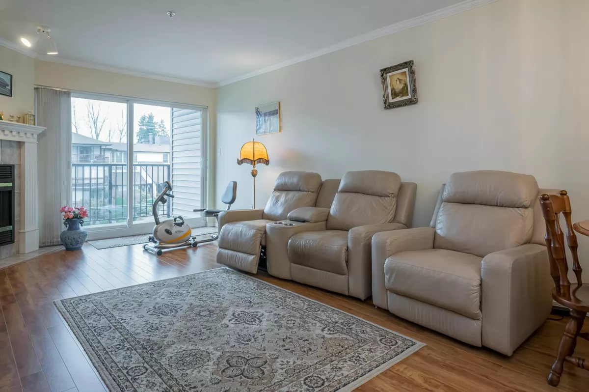 Kitchen Island Photo of 315 32044 Old Yale Road, Abbotsford, BC