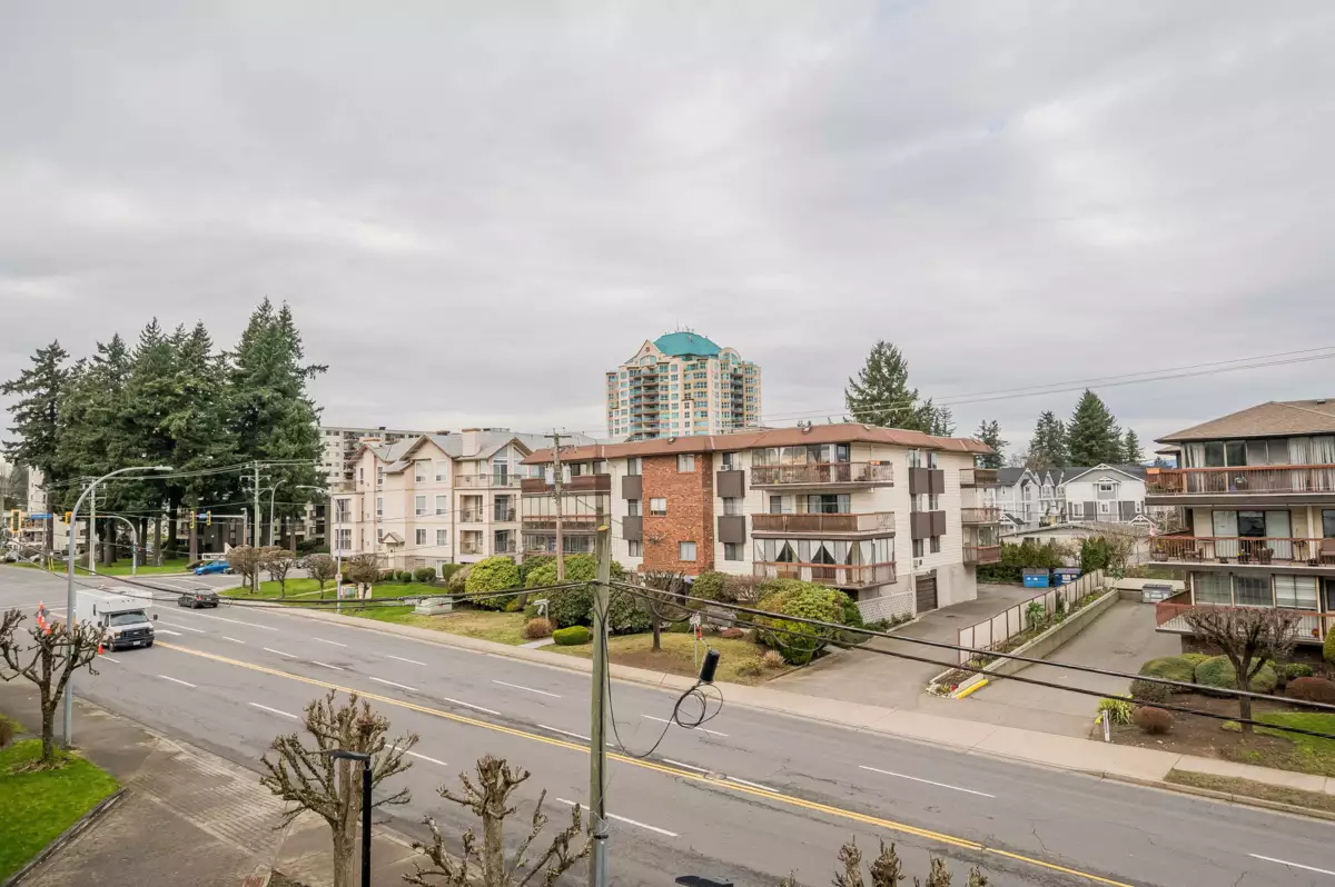 Primary Bathroom Photo of 315 32044 Old Yale Road, Abbotsford, BC