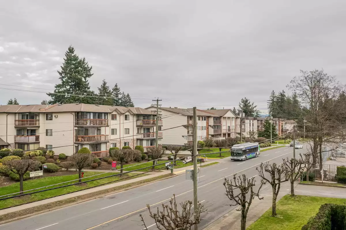 Walk-In Closet Photo of 315 32044 Old Yale Road, Abbotsford, BC