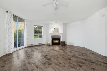 101 8460 Jellicoe Street, Vancouver, BC