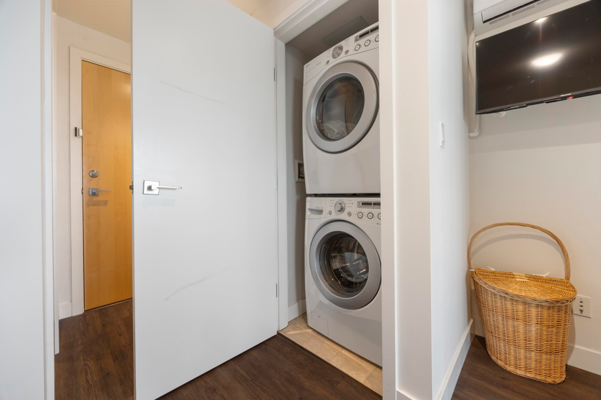 Walk-In Closet Photo of 1208 958 Ridgeway Avenue, Coquitlam, BC