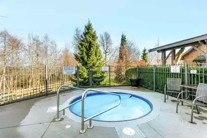 Front Yard Photo of 423 31158 Westridge Place, Abbotsford, BC