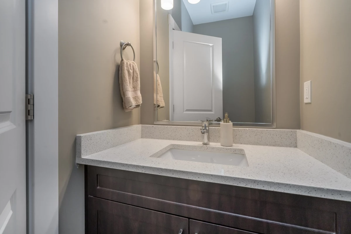 Entry Foyer Photo of 46181 Second Avenue, Chilliwack, BC