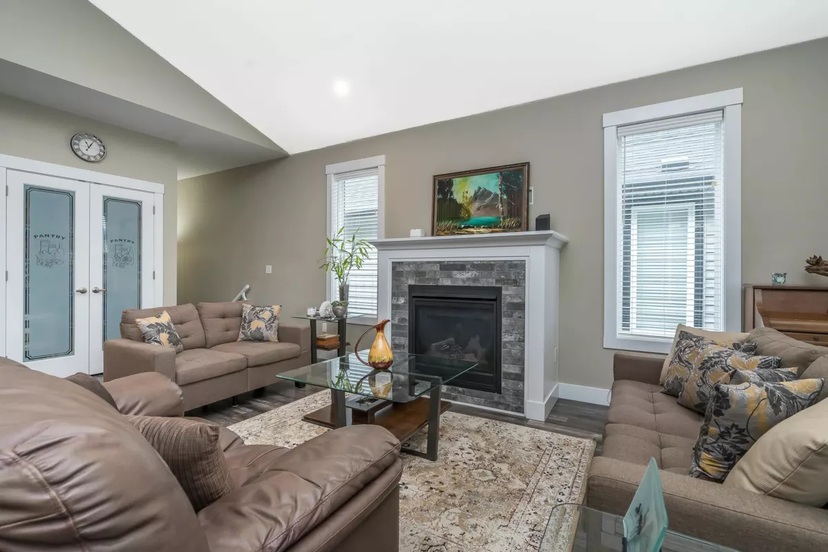 Kitchen Island Photo of 46181 Second Avenue, Chilliwack, BC
