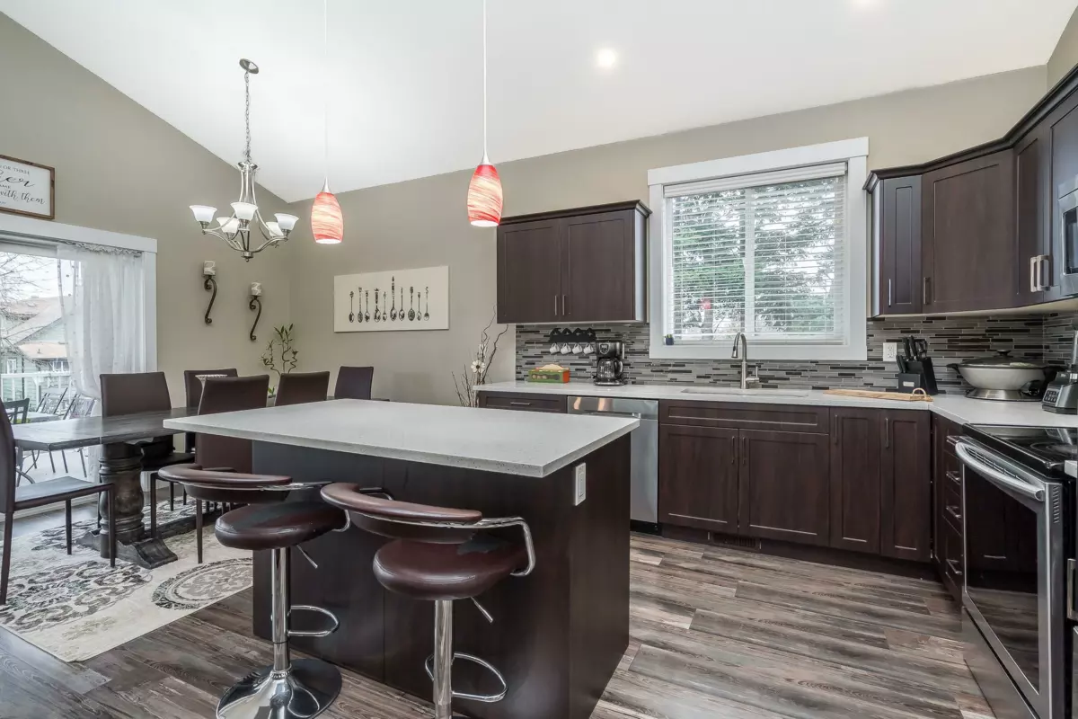 Walk-In Closet Photo of 46181 Second Avenue, Chilliwack, BC