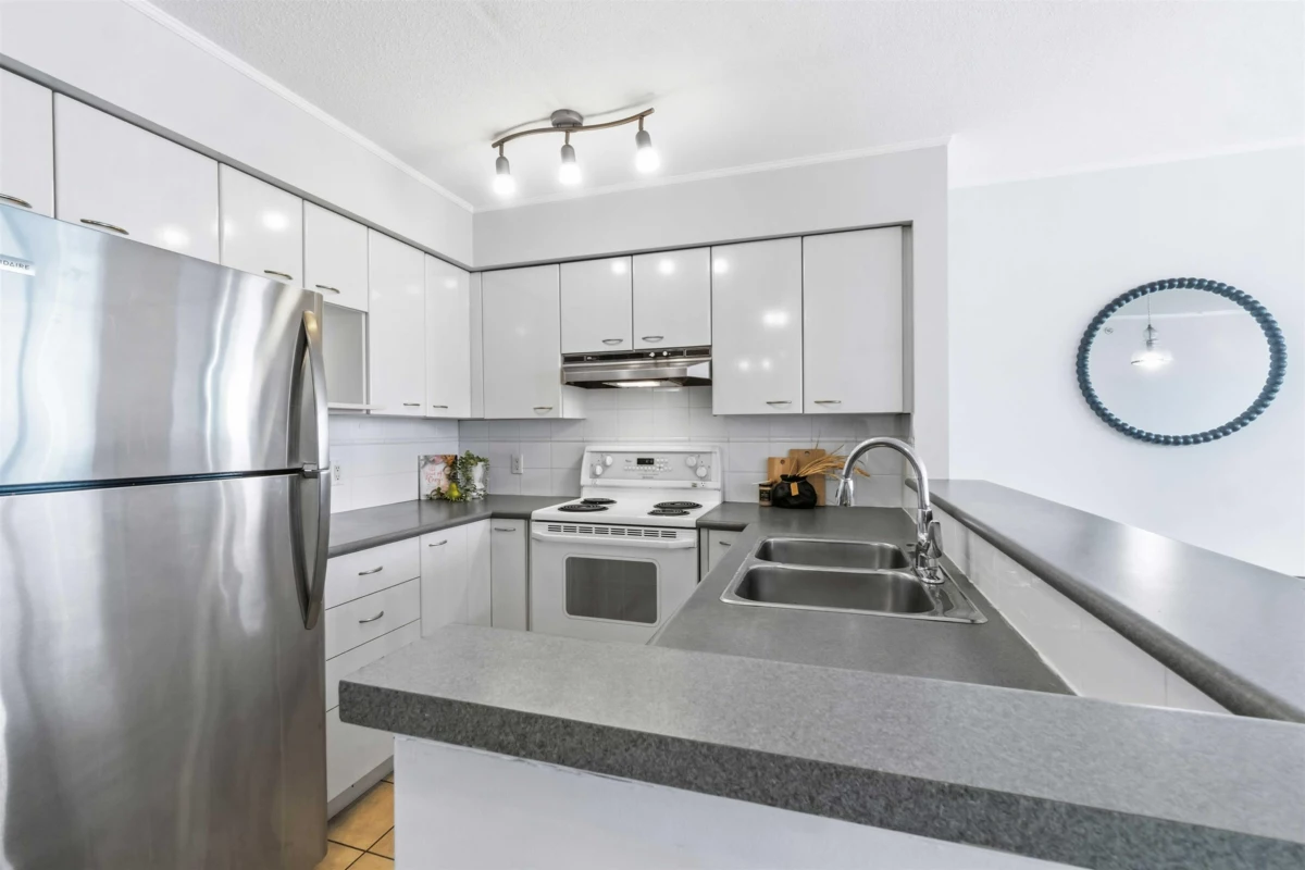 Breakfast Nook Photo of 2508 6088 Willingdon Avenue, Burnaby, BC