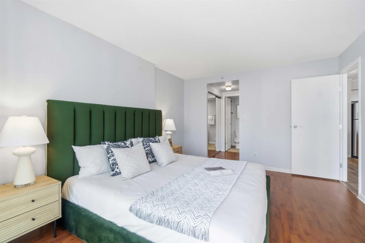 Walk-In Closet Photo of 2508 6088 Willingdon Avenue, Burnaby, BC