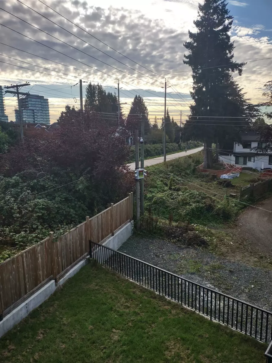 Guest Bathroom Photo of 2 1706 W 68 Avenue, Vancouver, BC