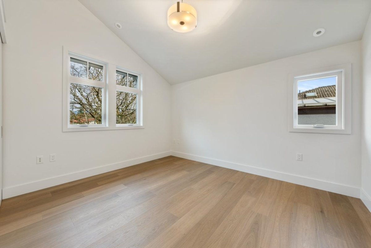 Primary Bathroom Photo of 1136 E 26th Avenue, Vancouver, BC