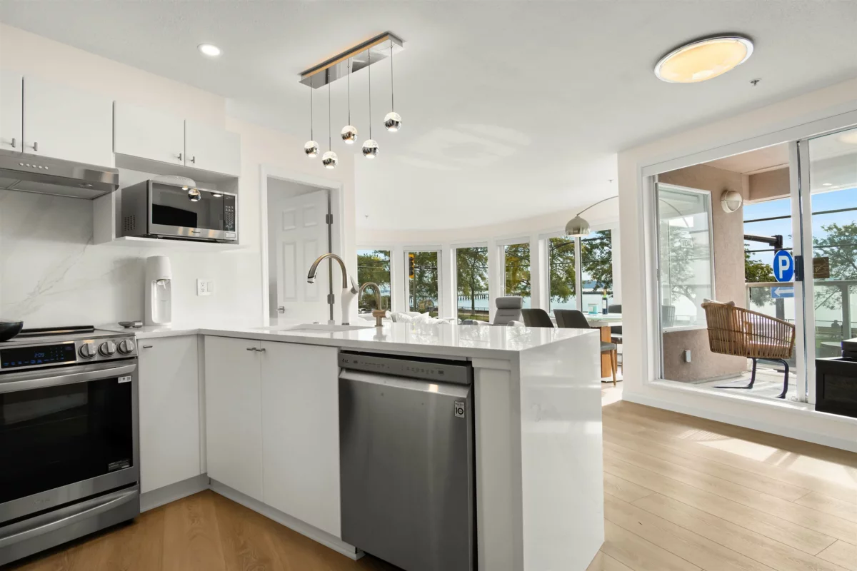 Family Room Photo of 206 1119 Vidal Street, White Rock, BC